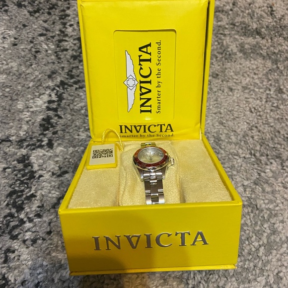 *SOLD* Women’s Invicta 17569 Pro Diver Quartz Watch - Picture 6 of 13